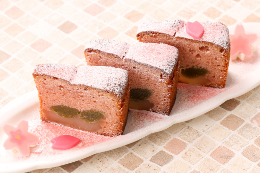<p>もちもち桜パウンドケーキ</p>