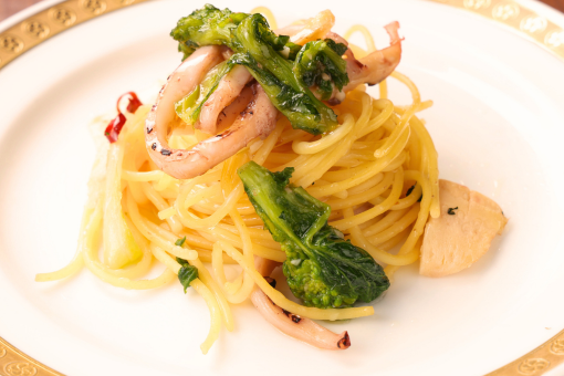 <p>浜松春野菜と烏賊のペペロンチーノ</p>