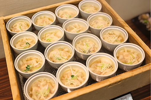 <p>湖西豚と桜えび玉蒸しワンタン入り</p>