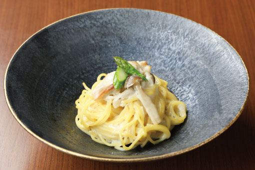 <p>アスパラとチキンのクリームソースパスタ</p>