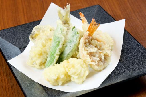 <p>遠州灘天然はもと季節の魚の天ぷら</p>