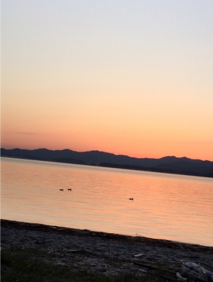 夕日がきれいなサンビーチ 浜名湖舘山寺温泉 ウェルシーズンのスタッフによる浜松観光お役立ち情報発信メディア ウェルマガ 浜松 浜名湖 周辺の温泉ならホテルウェルシーズン浜名湖 公式