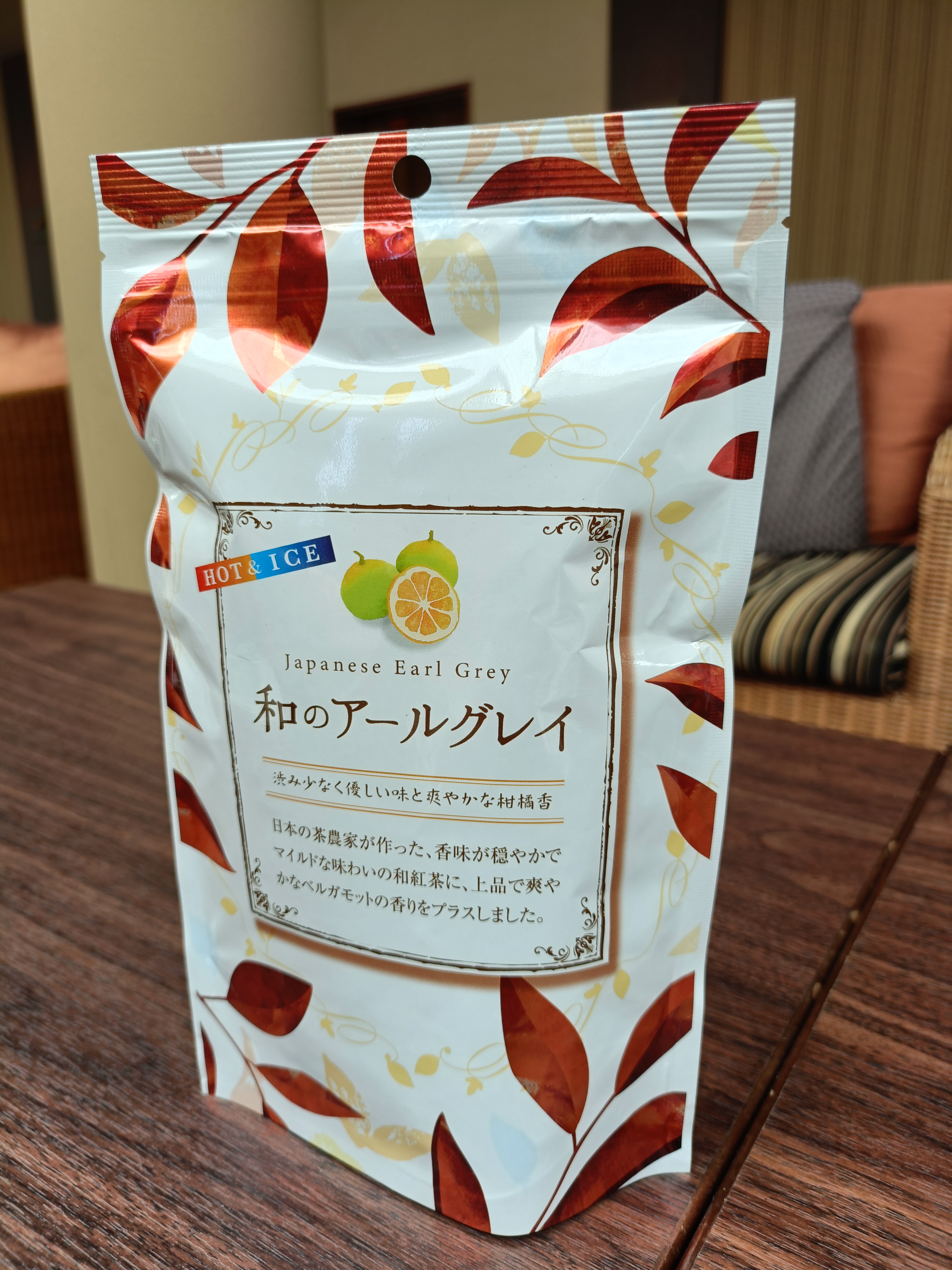 喜作園の銘茶「和のアールグレイ」と、ななやの「お茶チョコ」を紹介し
